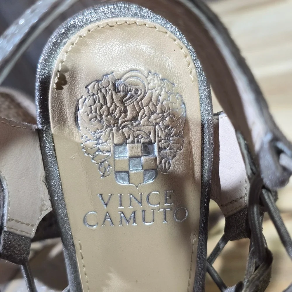 Vince Camuto Sandal Perforated Laser‎ Cut Metallic Pewter Block Heel 7M Shimmer
